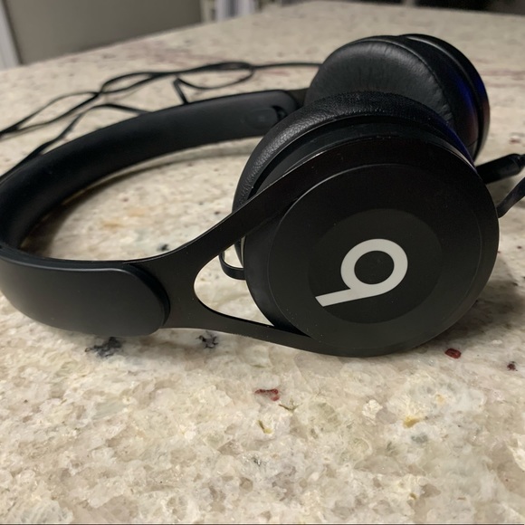 BEATS by Dre Over Ear Headphones - Picture 3 of 7